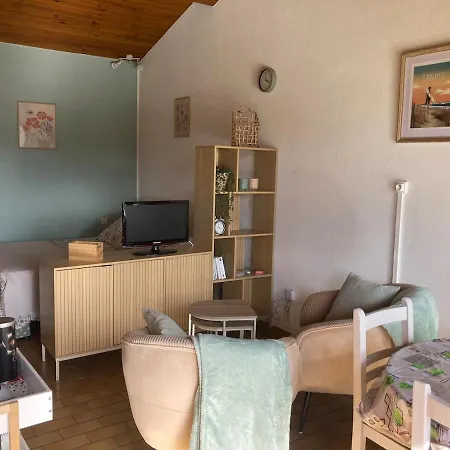 La Chenaie 2 T1 Apartment *